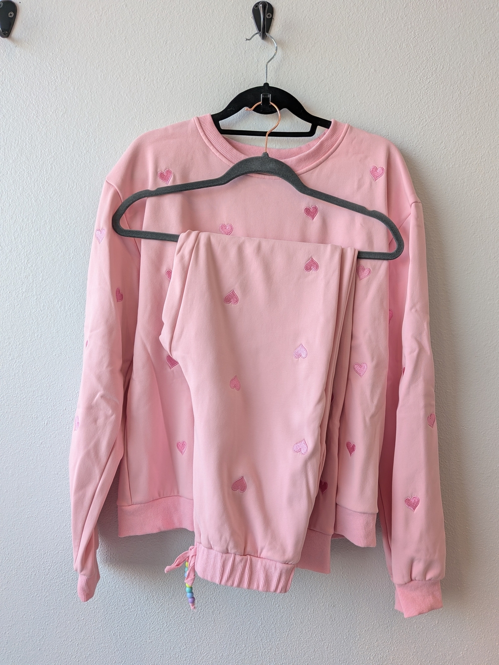 Women's Lola + The Boys Pink Heart-Print Track Pants & Sweatshirt Set L - Picture 1 of 11